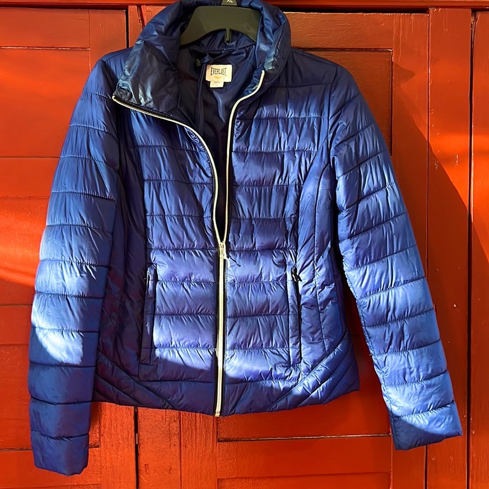 Everlast light weight puffer - comes with bag for jacket